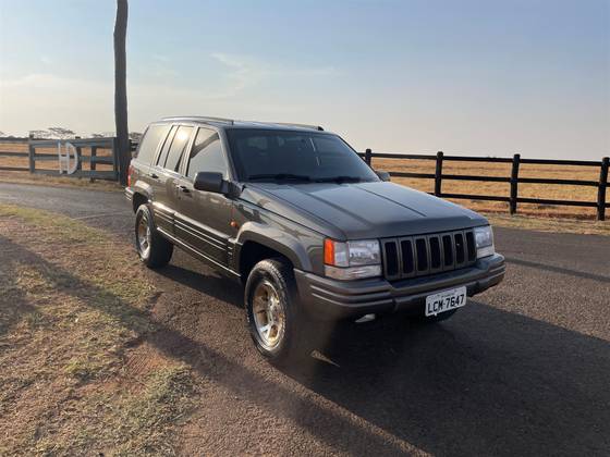 JEEP GRAND CHEROKEE 5.2 LIMITED 4X4 V8 16V GASOLINA 4P AUTOMÁTICO